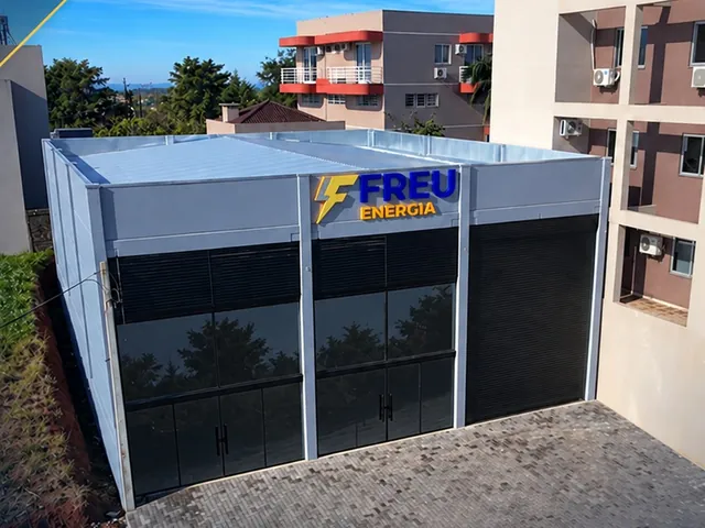 Fachada da loja da Freu Energia, com o logo
